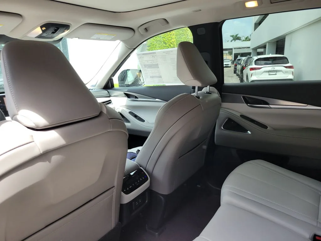 New 2027 MOONBOW BLUE INFINITI Luxe FWD image 6