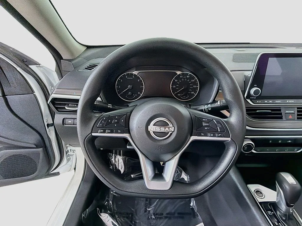 Used 2025 Glacier White Nissan 2.5 SV image 29