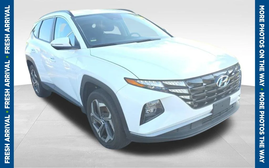 Used 2024 White Hyundai SEL image 1
