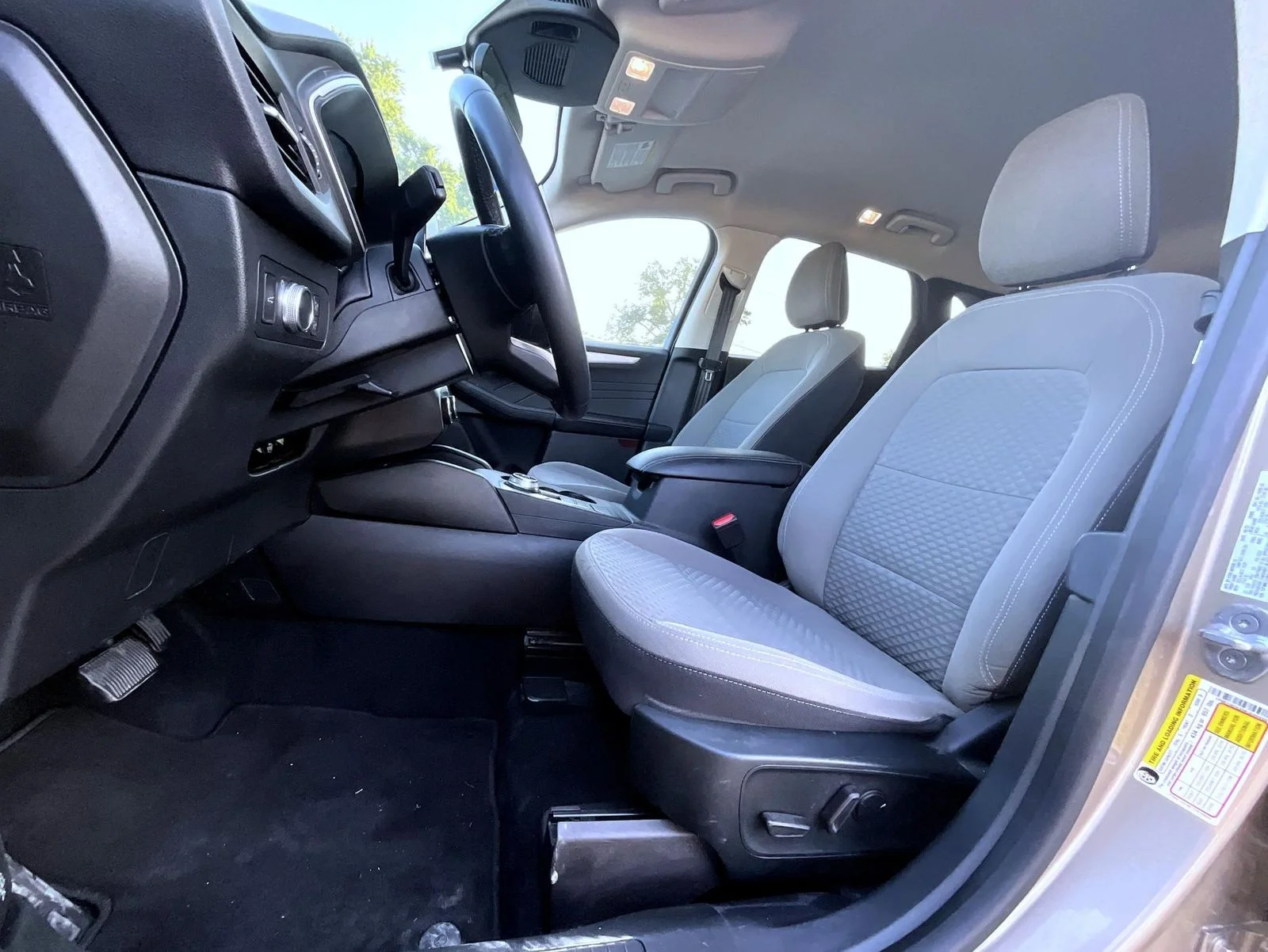 Used 2021 Gold Ford SE image 11