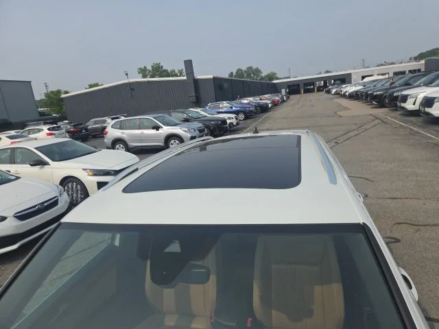 Used 2023 White Volkswagen 2.0T SE image 9