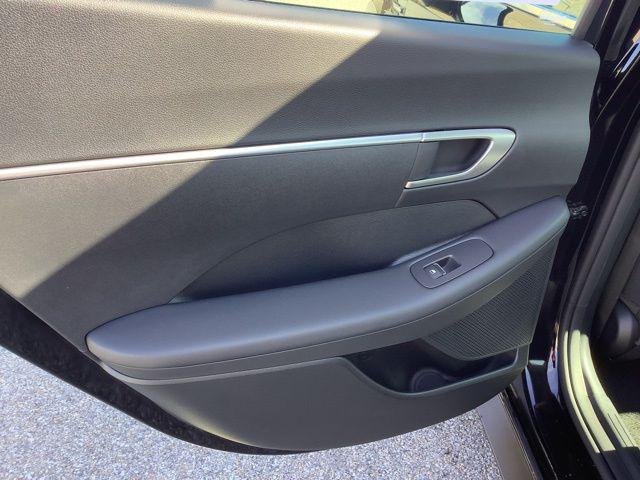 New 2026 Abyss Black Hyundai SE image 16