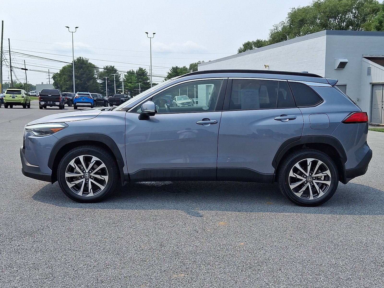 Used 2022 Celestite Toyota XLE image 4