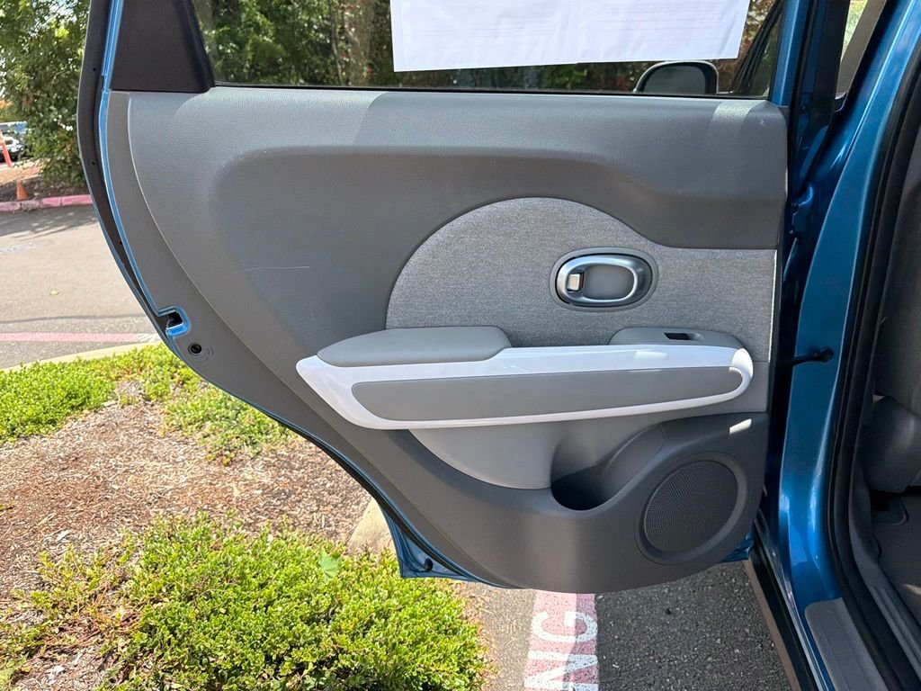 Used 2017 Caribbean Blue w/Clear White Roof Kia Base image 26