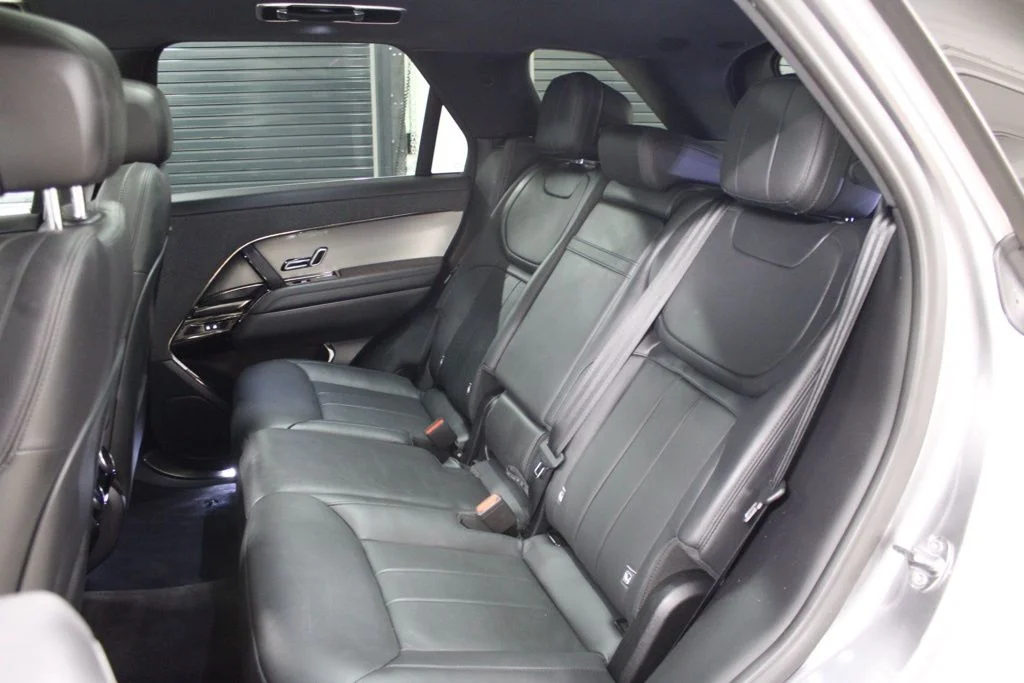 Used 2024  Land Rover Dynamic SE image 35