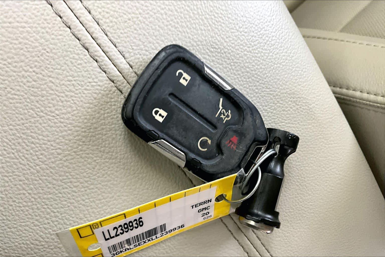 Used 2020 White Frost Tricoat GMC Denali image 15