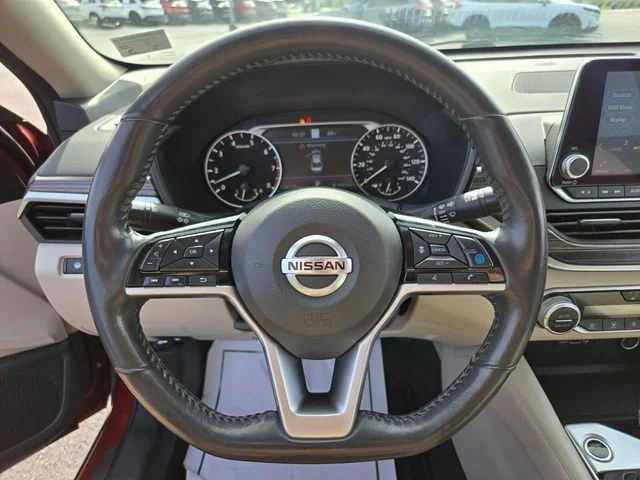 Used 2022 Scarlet Nissan 2.5 SL image 36