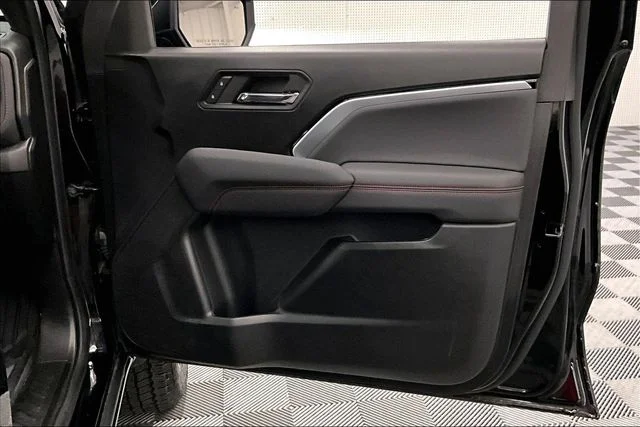 Used 2024 Black Chevrolet Z71 image 20