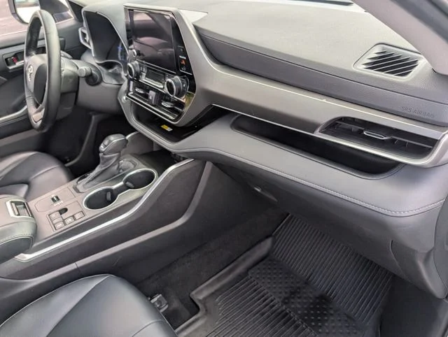 Used 2023 Beige Toyota XLE image 17