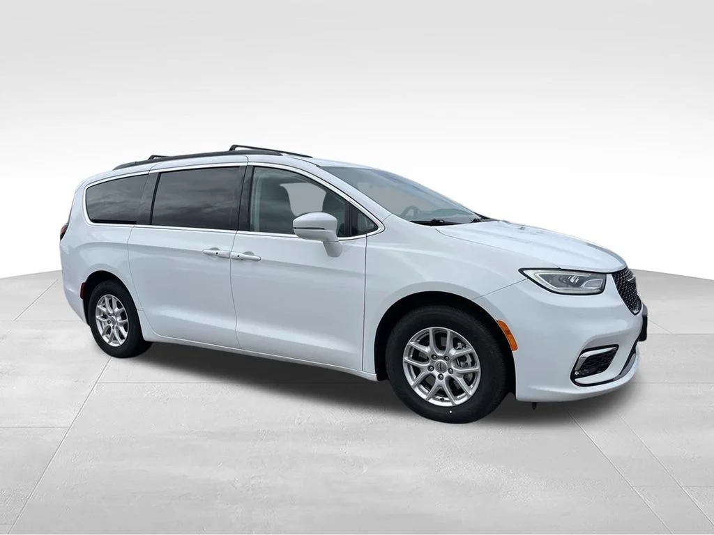 Used 2022 Chrysler Pacifica Touring L with VIN 2C4RC1BG7NR195378 for sale in Beaver Dam, WI