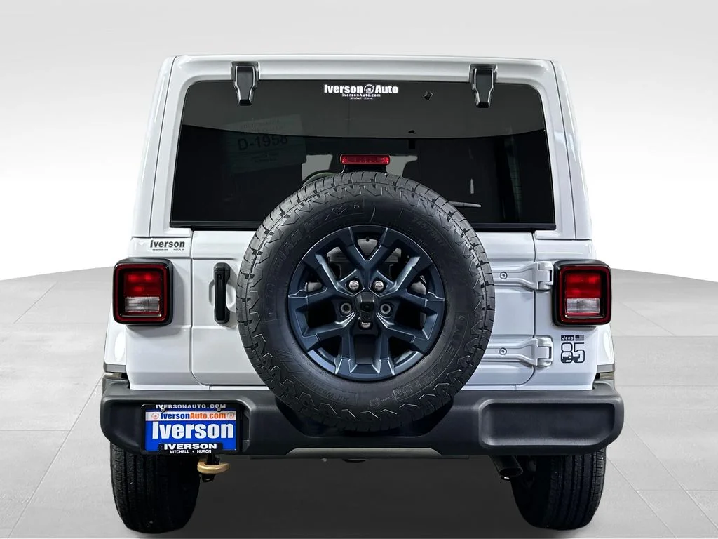 New 2026 Bright White Clear-Coat Exterior Paint Jeep Sport image 9
