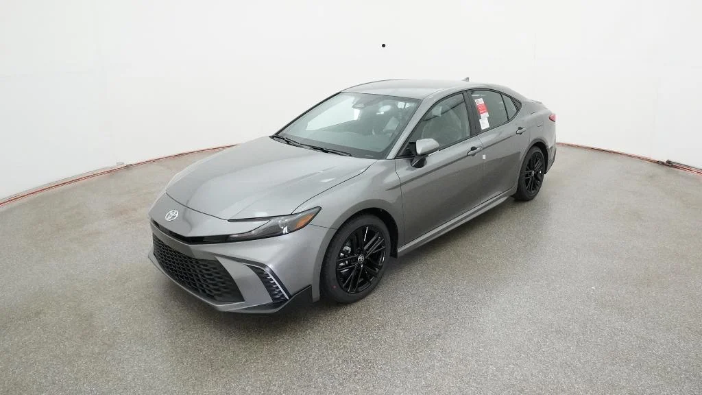 2026 Toyota Camry SE Hybrid's photo