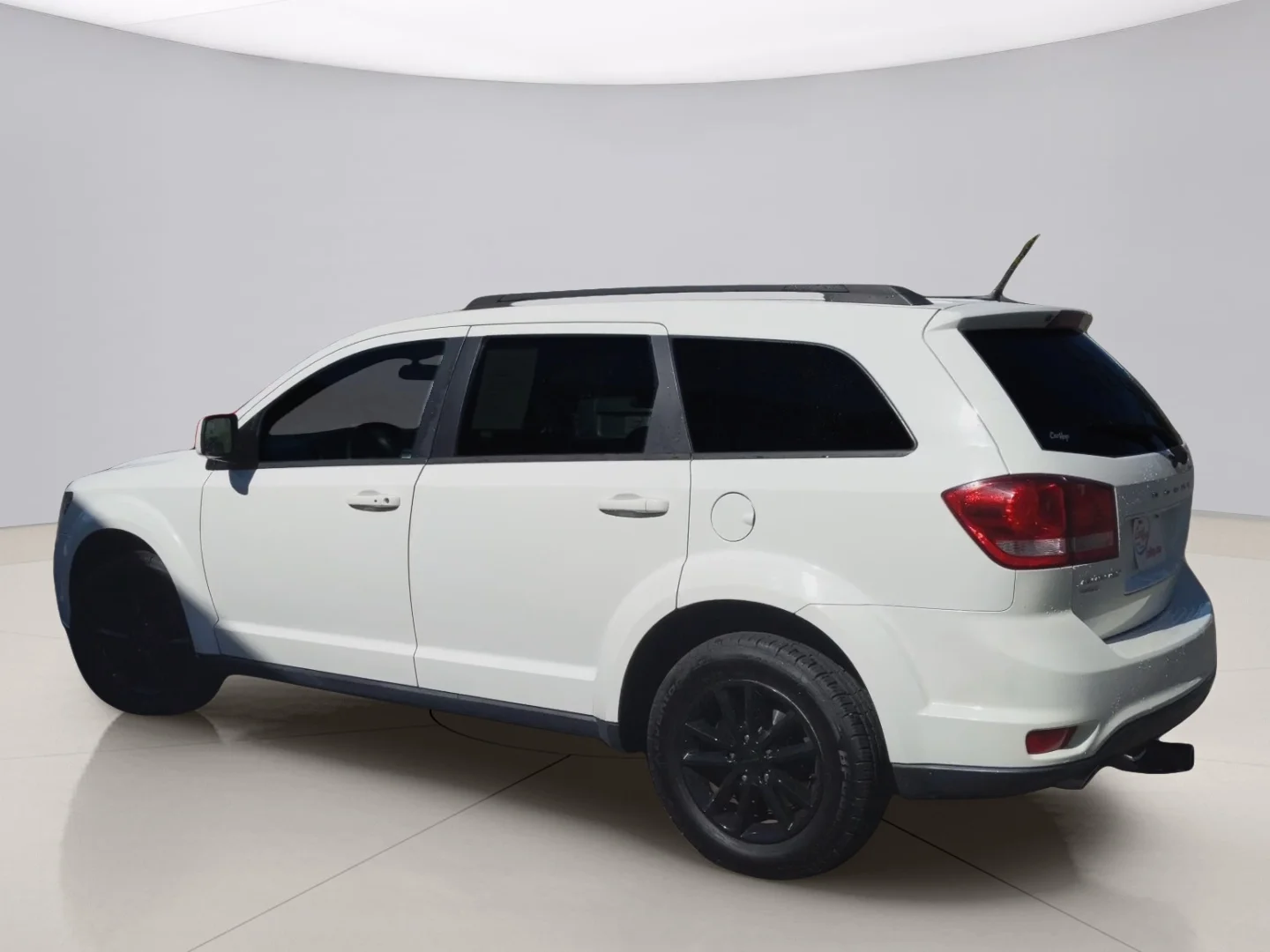 Used 2016 White Dodge SXT image 3