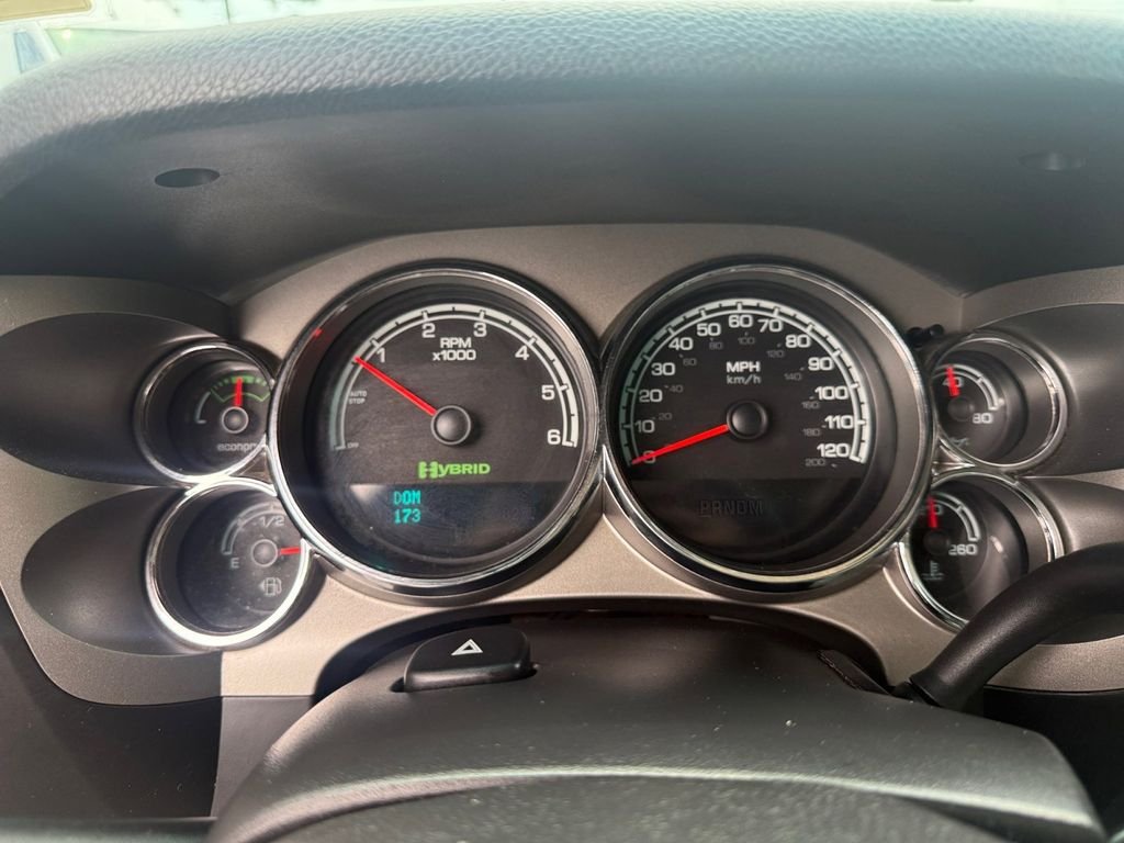 Used 2009 Gray Chevrolet 2HY image 19