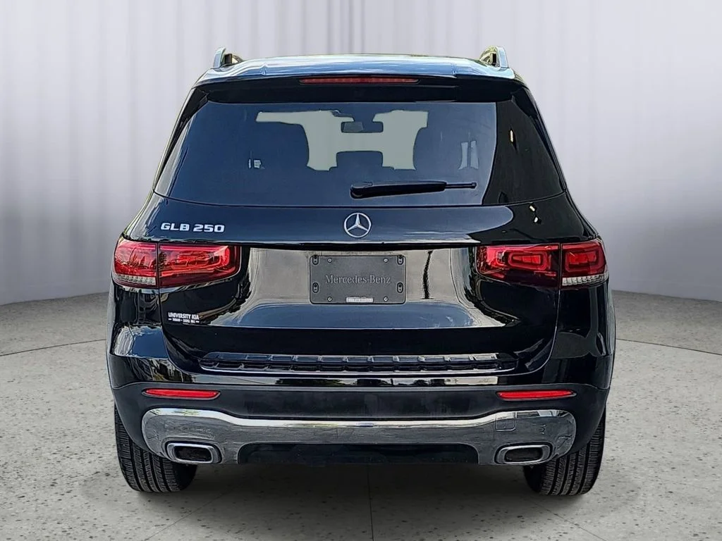 Used 2021  Mercedes-Benz GLB 250 image 4