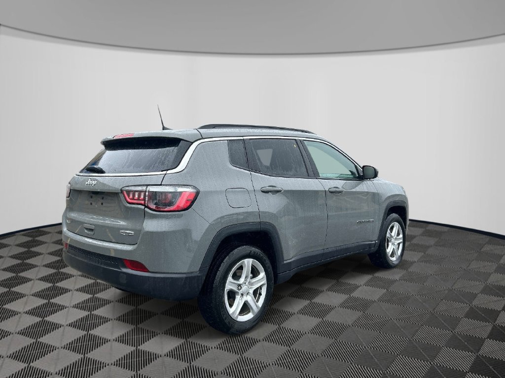 Used 2023 Gray Jeep Latitude image 5