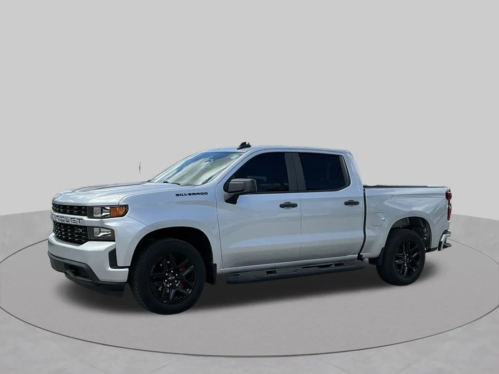 Used 2022 Silver Chevrolet Custom image 3