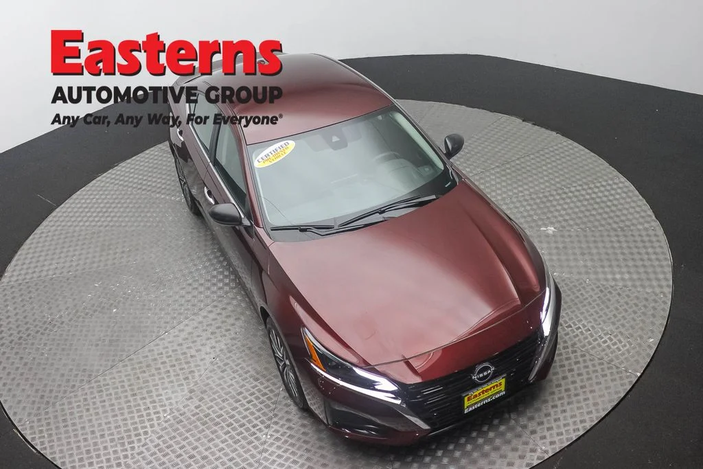 Used 2025 Red Nissan 2.5 SV image 3