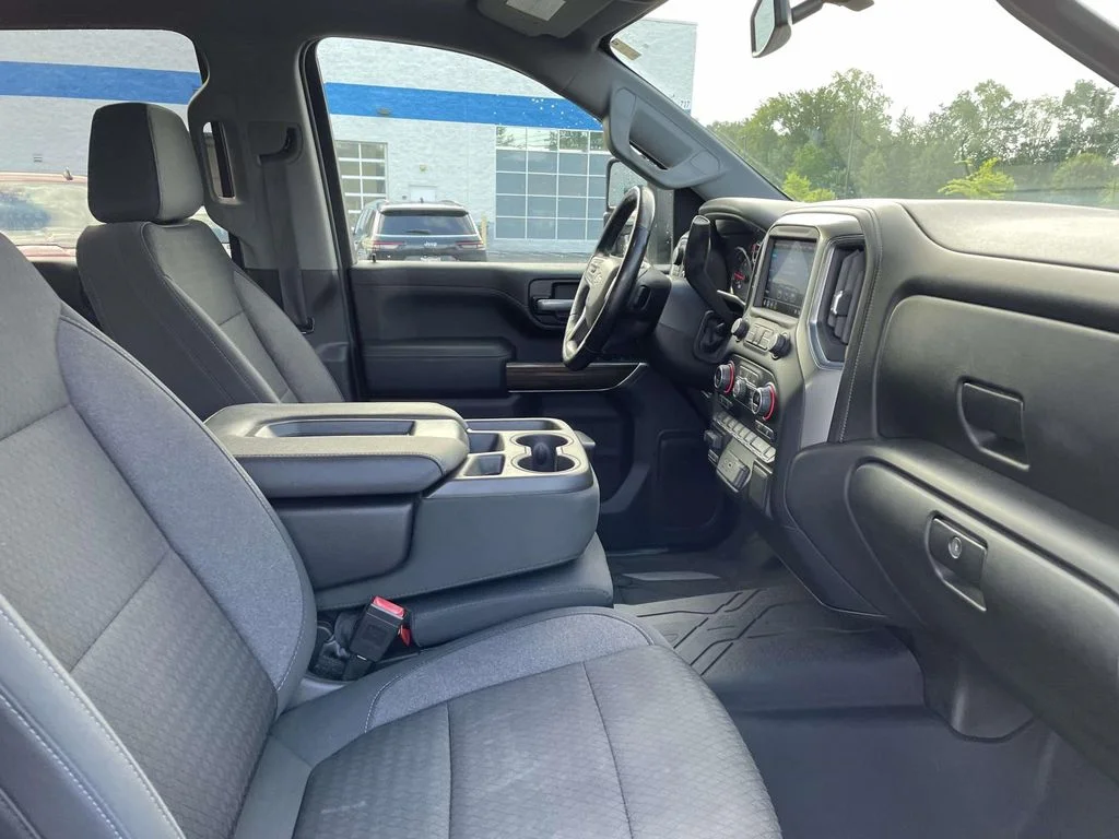 Used 2021 SILVER ICE METALLIC Chevrolet LT image 9