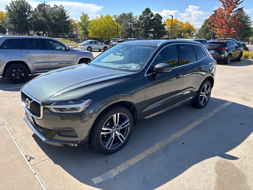 Used 2020 Green Volvo T5 Momentum image 1