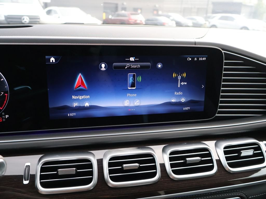 New 2026 MANUFAKTUR Moonlight White Metallic Mercedes-Benz GLE 63 S AMG® image 25