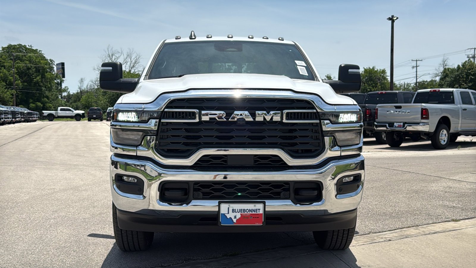 New 2026 Bright White Clear-Coat Exterior Paint RAM Tradesman image 2