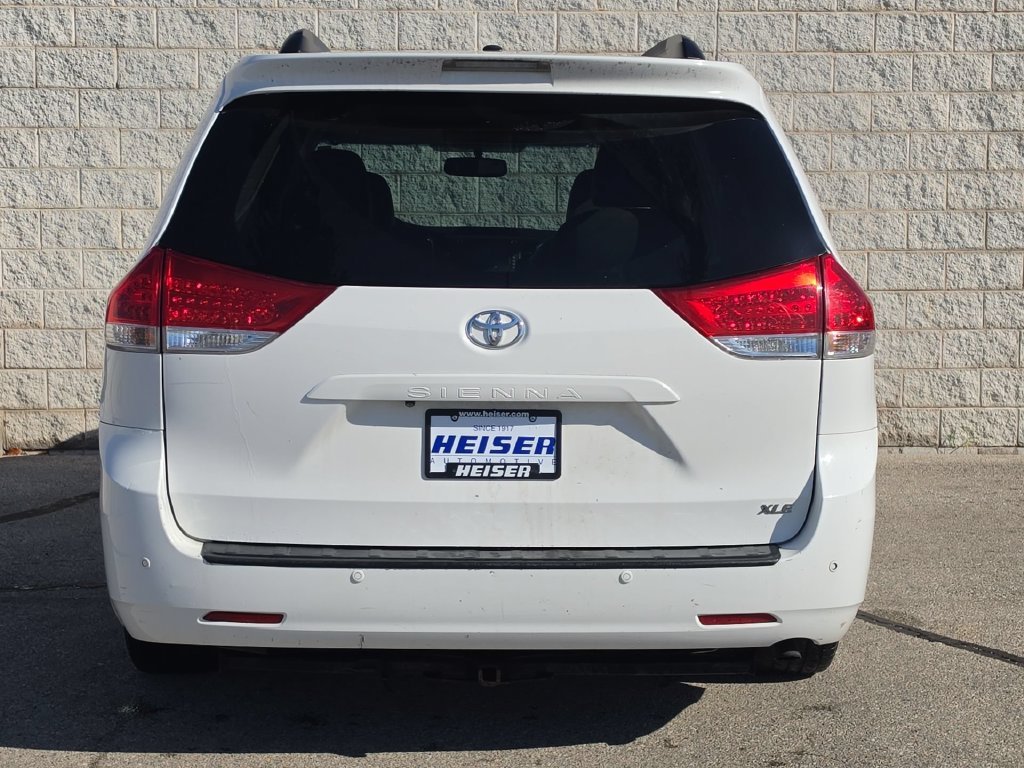 Used 2012 White Toyota XLE image 12
