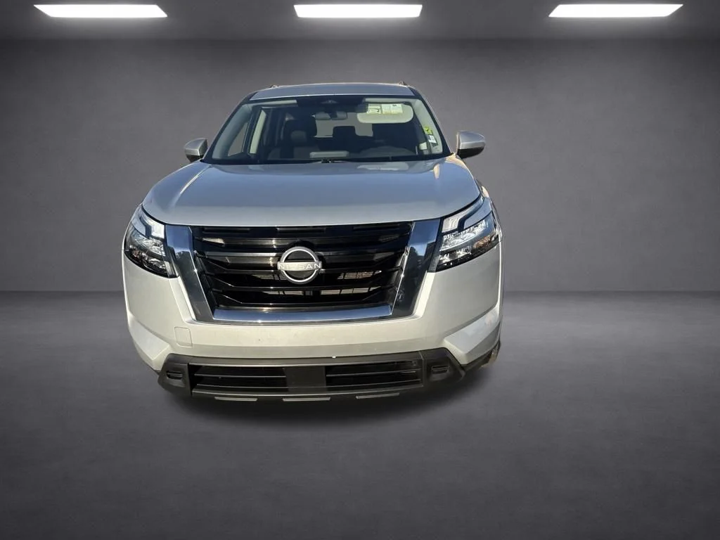 Used 2025 Silver Nissan SV image 6