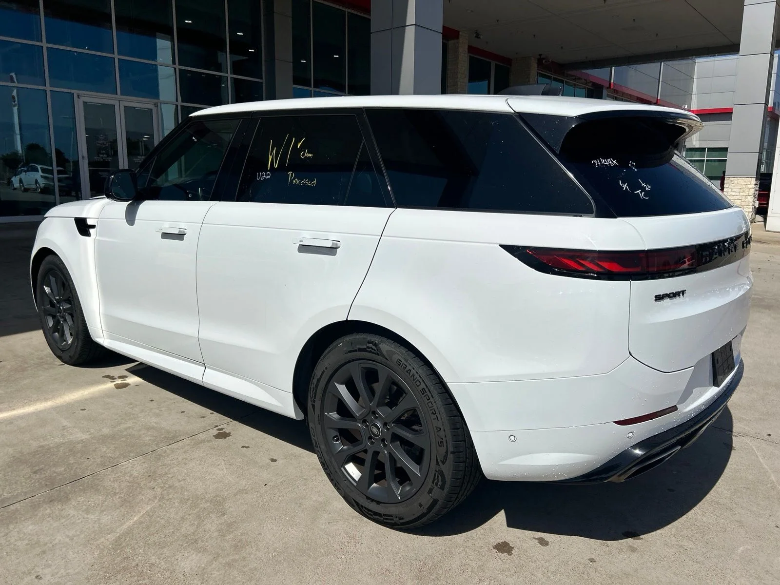 Used 2024 White Land Rover Dynamic SE image 14