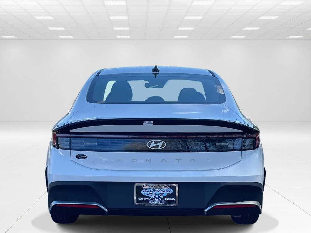 New 2026 White Hyundai SE image 5