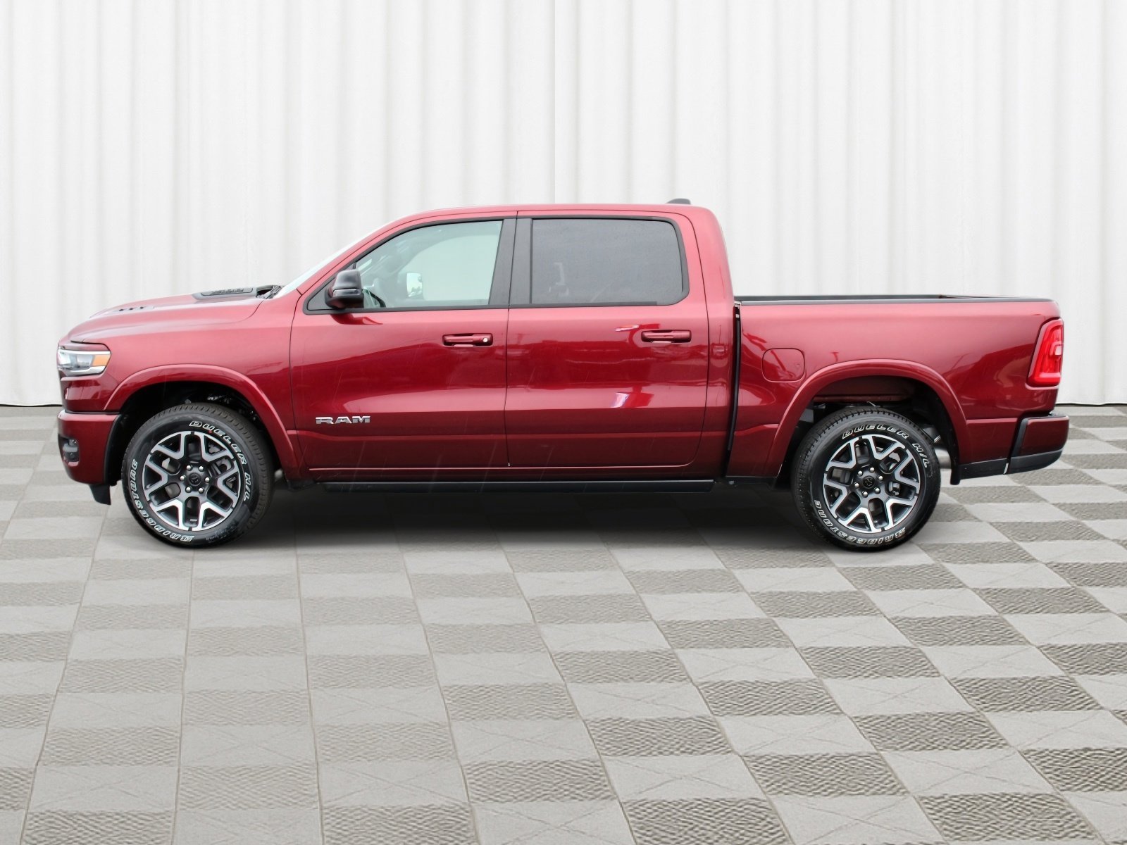 New 2026 Delmonico Red Pearl-Coat Exterior Paint RAM Laramie image 35