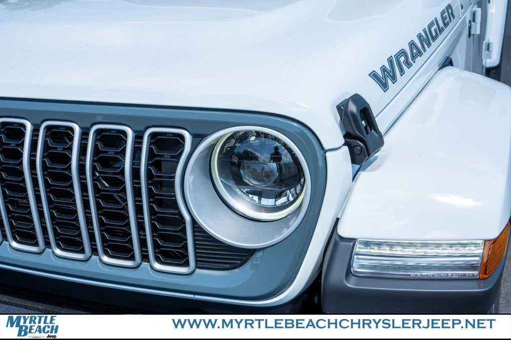 New 2026 Bright White Clear-Coat Exterior Paint Jeep Sahara image 11