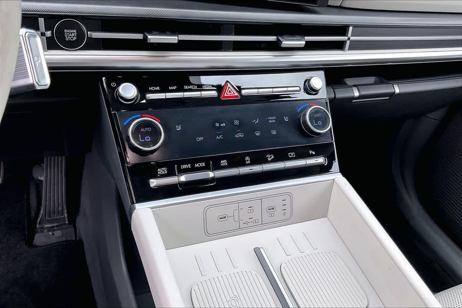 Used 2025 Hampton Gray Hyundai SEL image 32