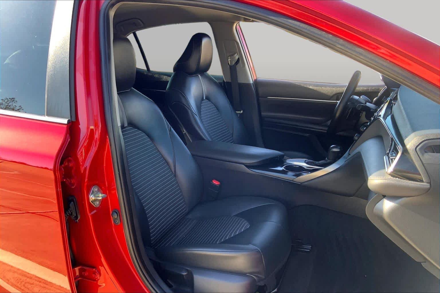 Used 2020 Supersonic Red Toyota SE image 9
