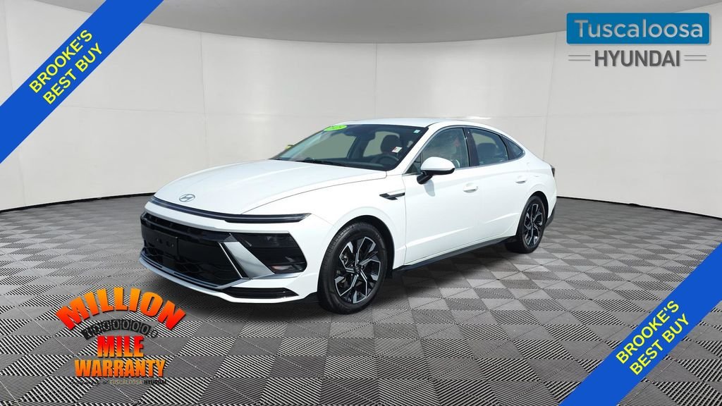Certified Used 2025 White Hyundai SEL image 3