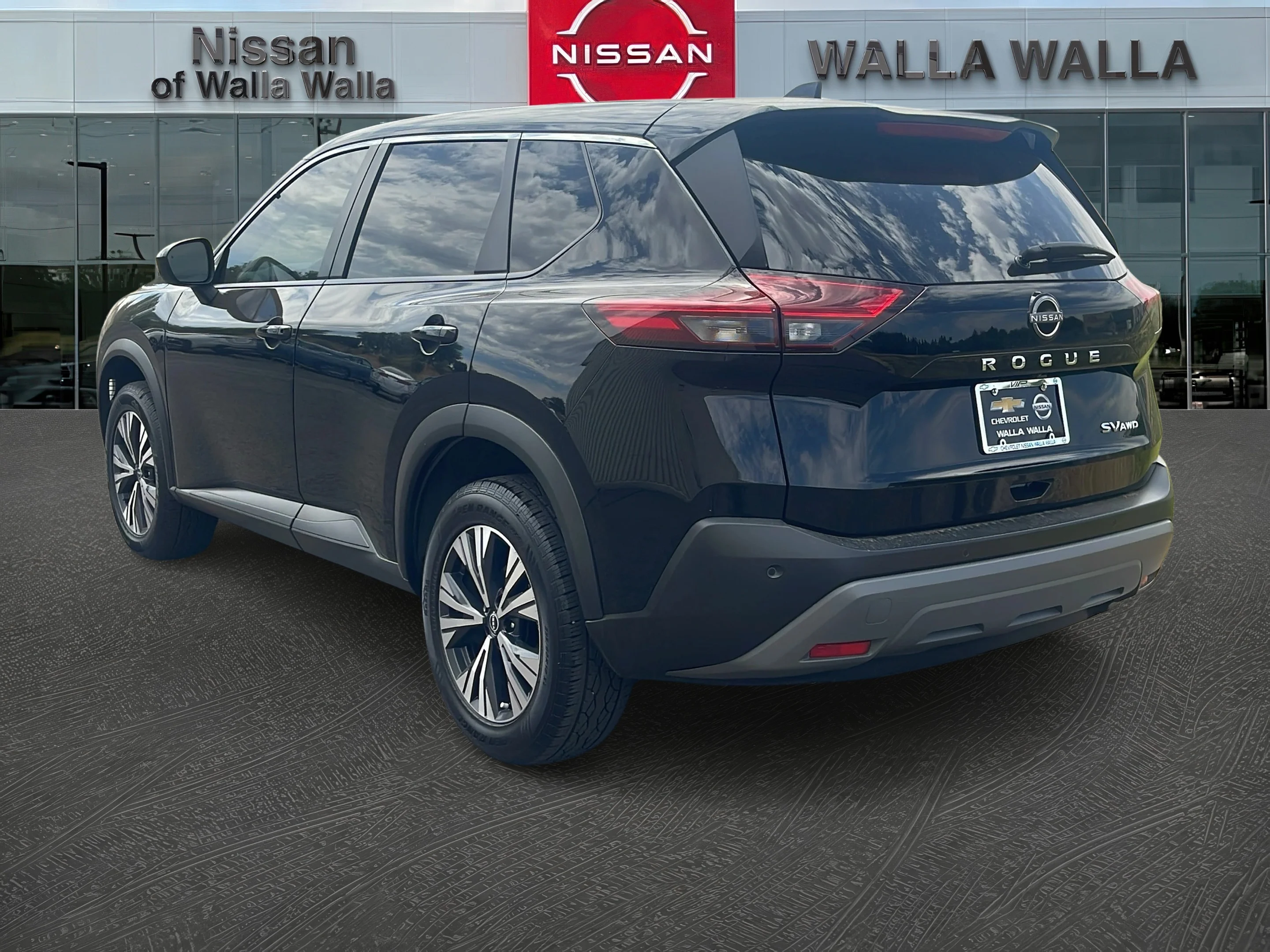 Used 2023 Super Black Nissan SV image 5
