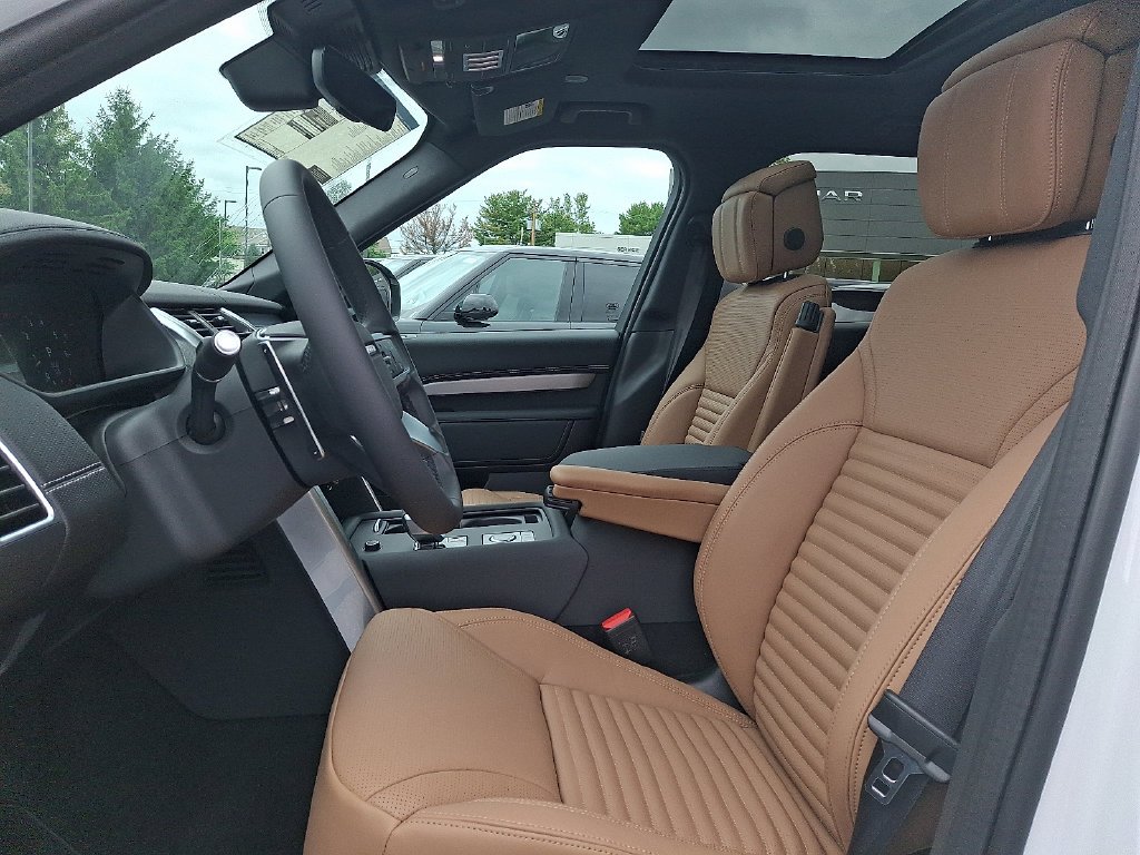 New 2026 Fuji White Land Rover Dynamic SE image 9