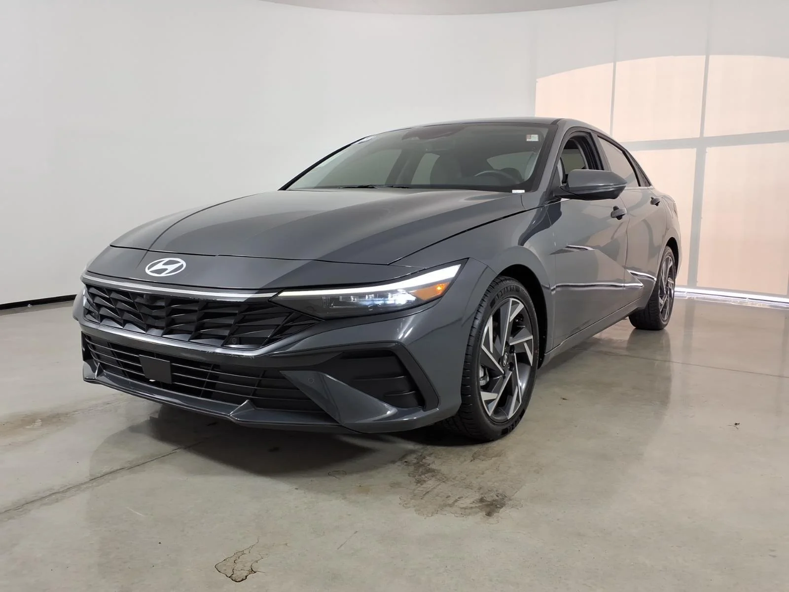 Used 2024 Ecotronic Gray Hyundai Limited image 19