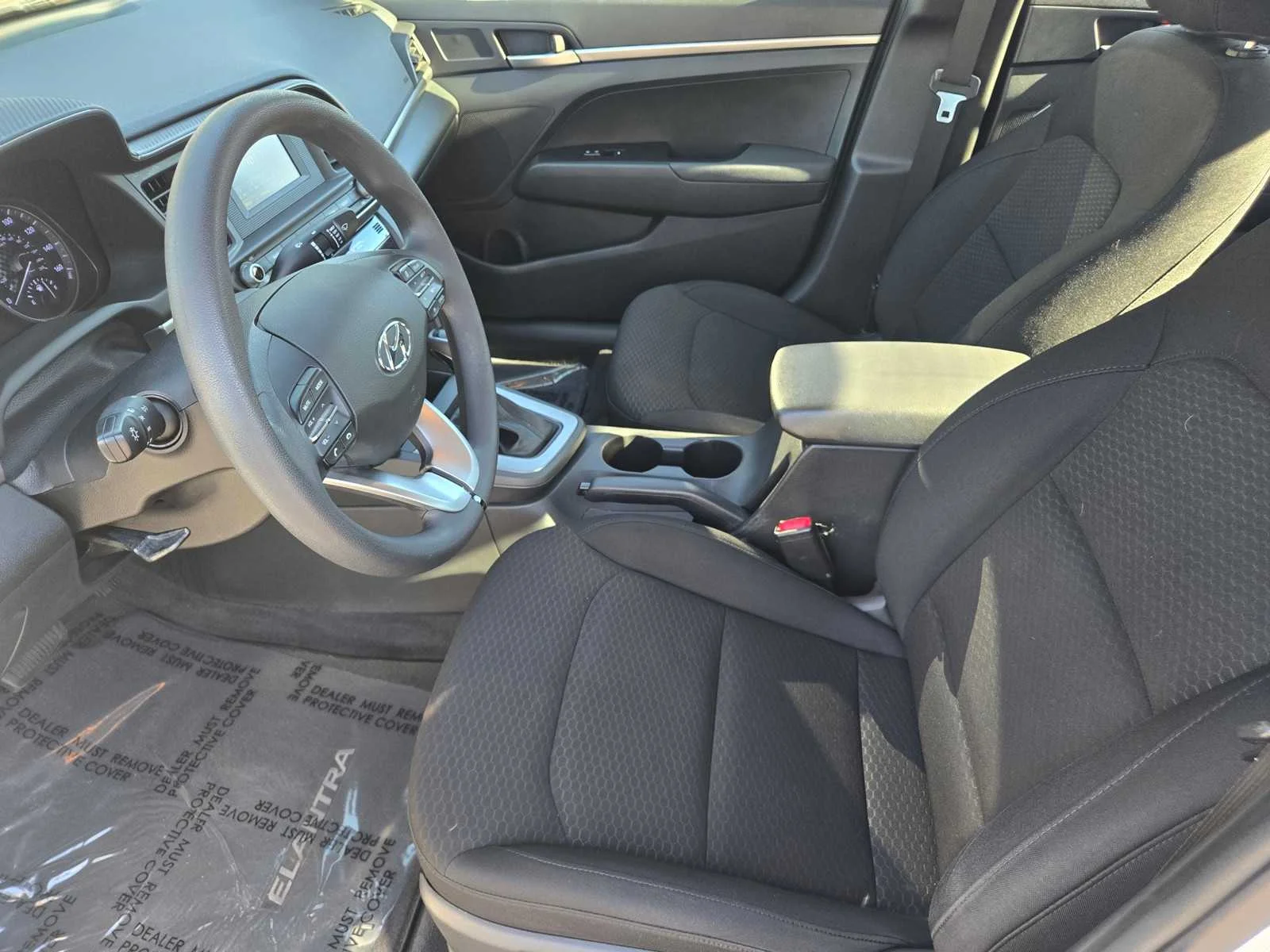 Used 2020  Hyundai SE image 19