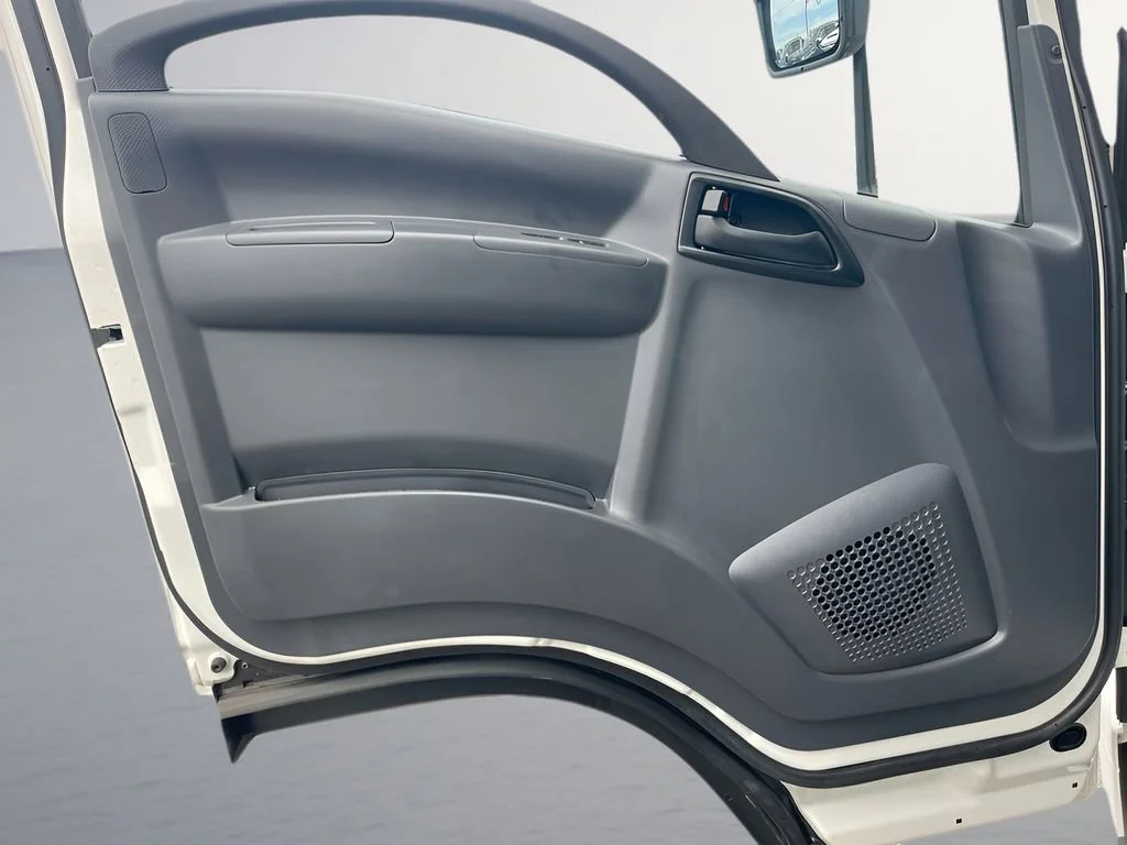 Used 2024 Arc White Chevrolet 1WT image 20