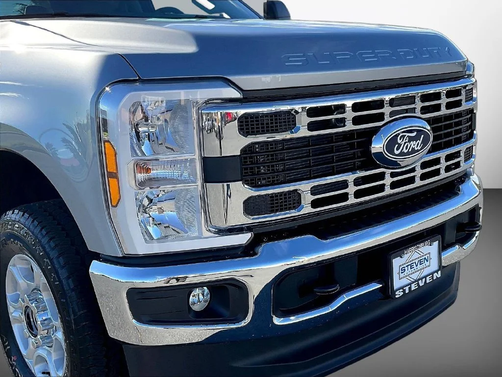 New 2027 Iconic Silver Metallic Ford F-250® XLT image 34
