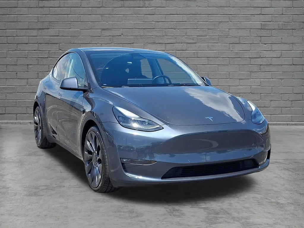 Used 2022  Tesla Performance image 2