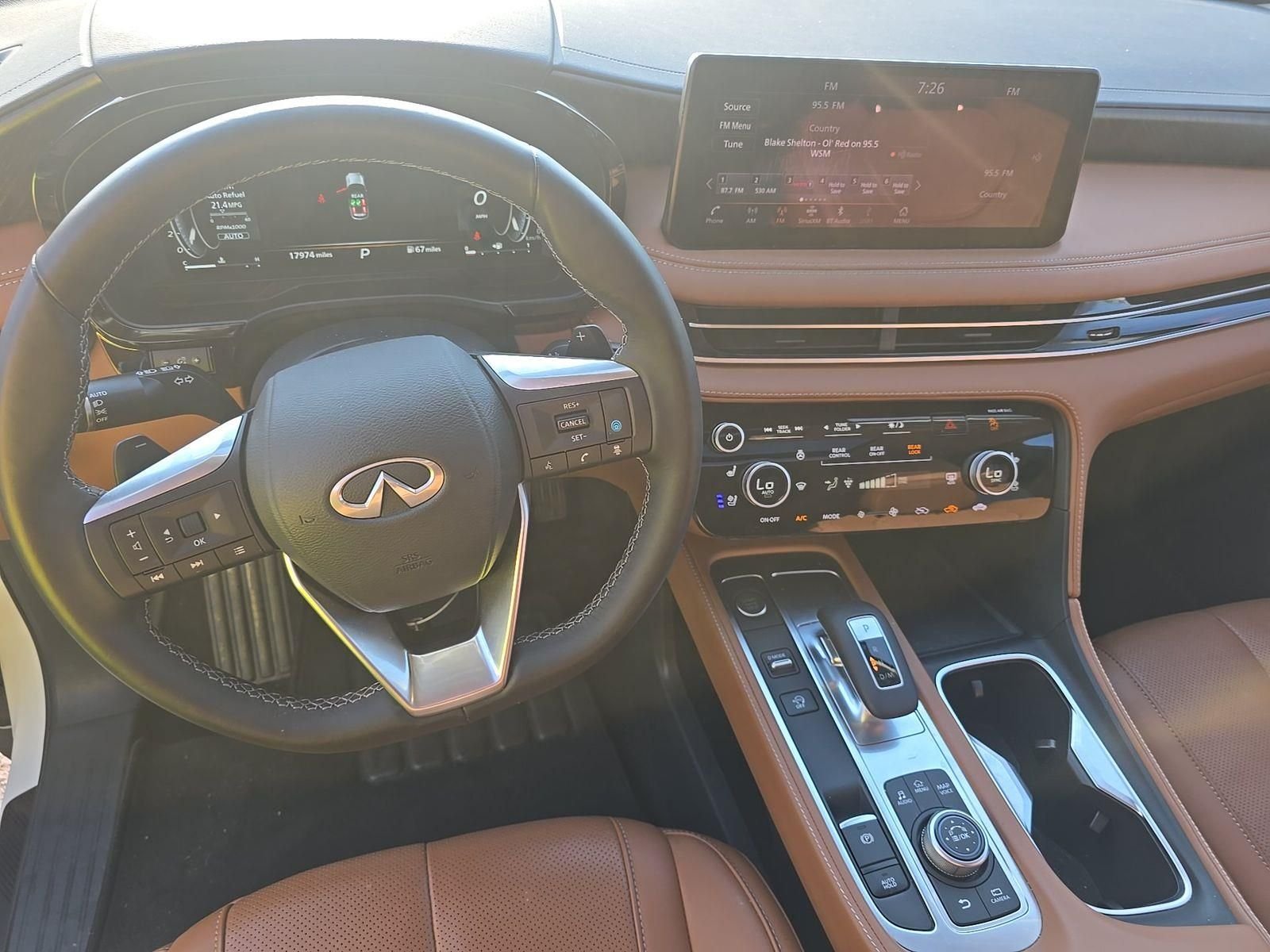 Used 2025 White INFINITI Sensory image 3