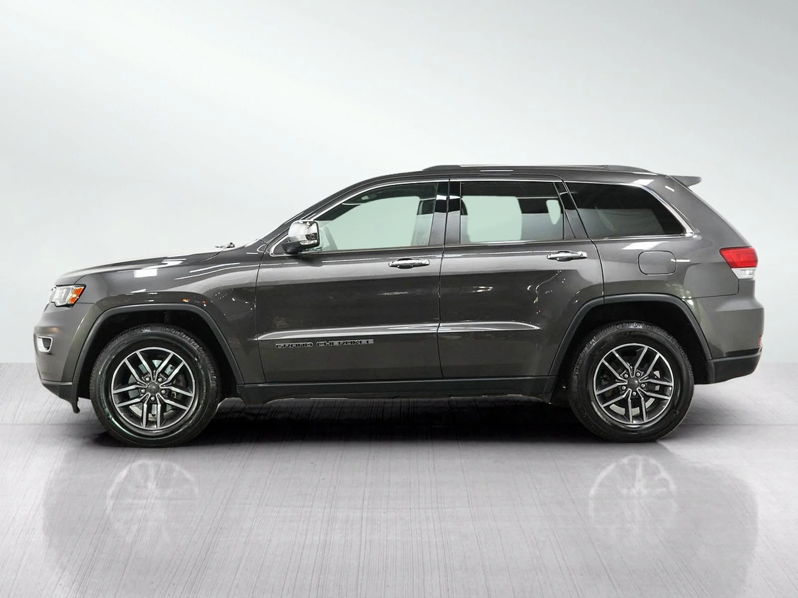 Used 2019 Jeep Grand Cherokee Limited with VIN 1C4RJFBG5KC638232 for sale in Hopkins, Minnesota