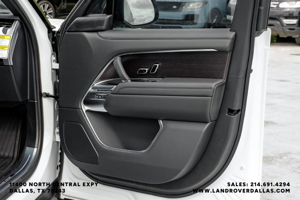 New 2027 Fuji White Land Rover SE image 45
