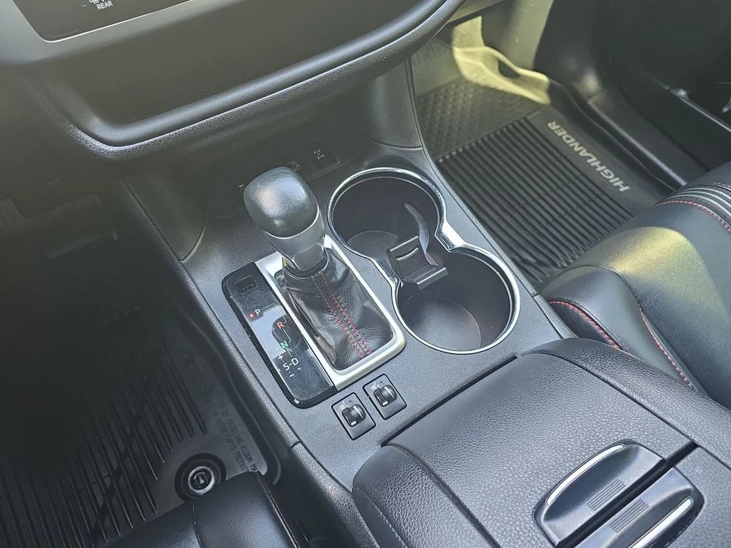 Used 2019 White Toyota SE image 28