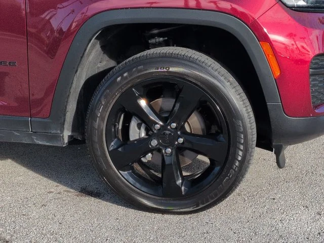 Used 2024 Red Jeep Altitude X image 10