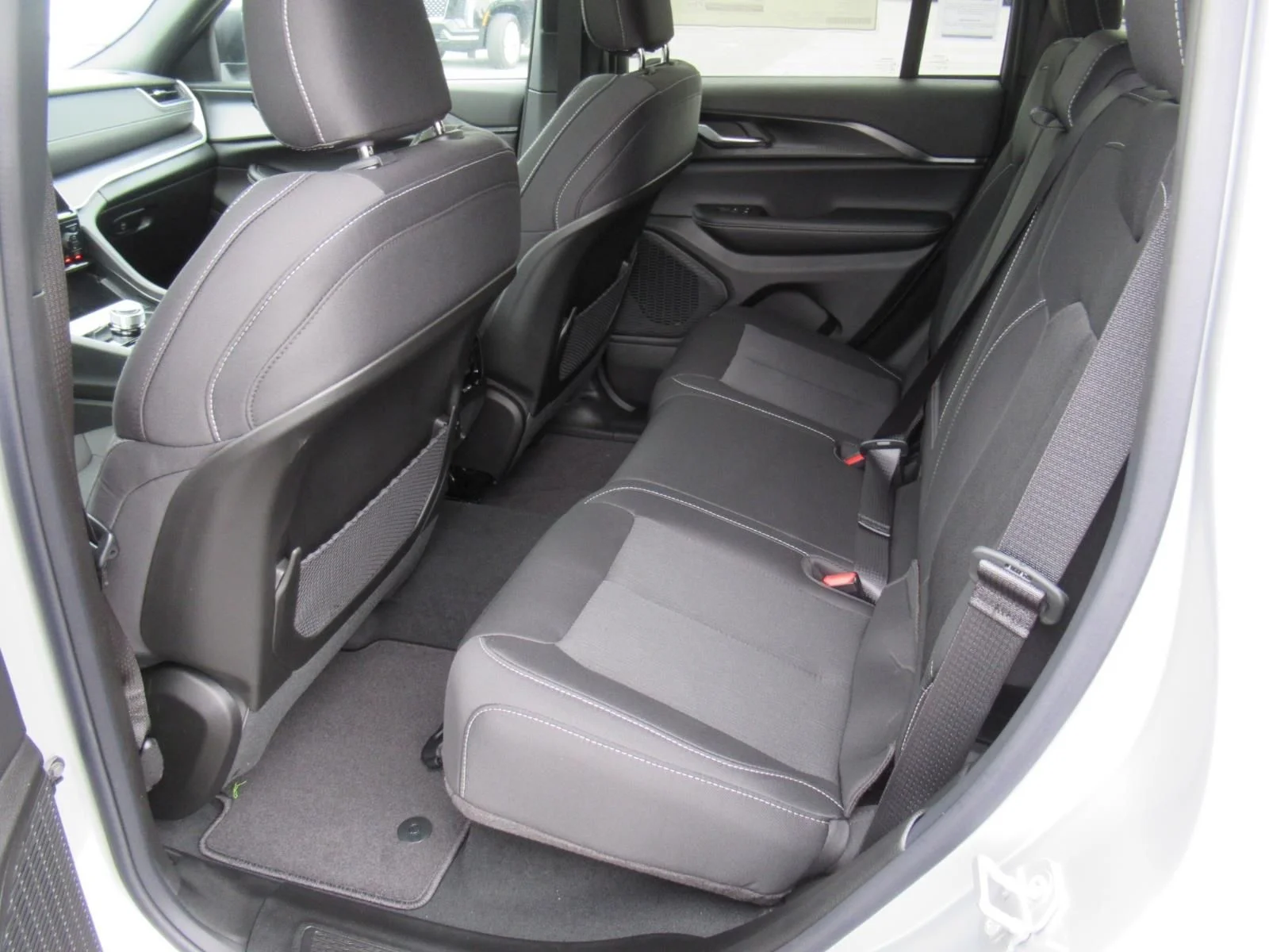 New 2026 Silver Zynith Exterior Paint Jeep Laredo X image 29