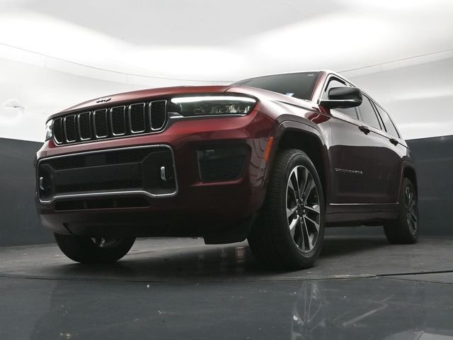 Used 2022 Velvet Jeep Overland image 22