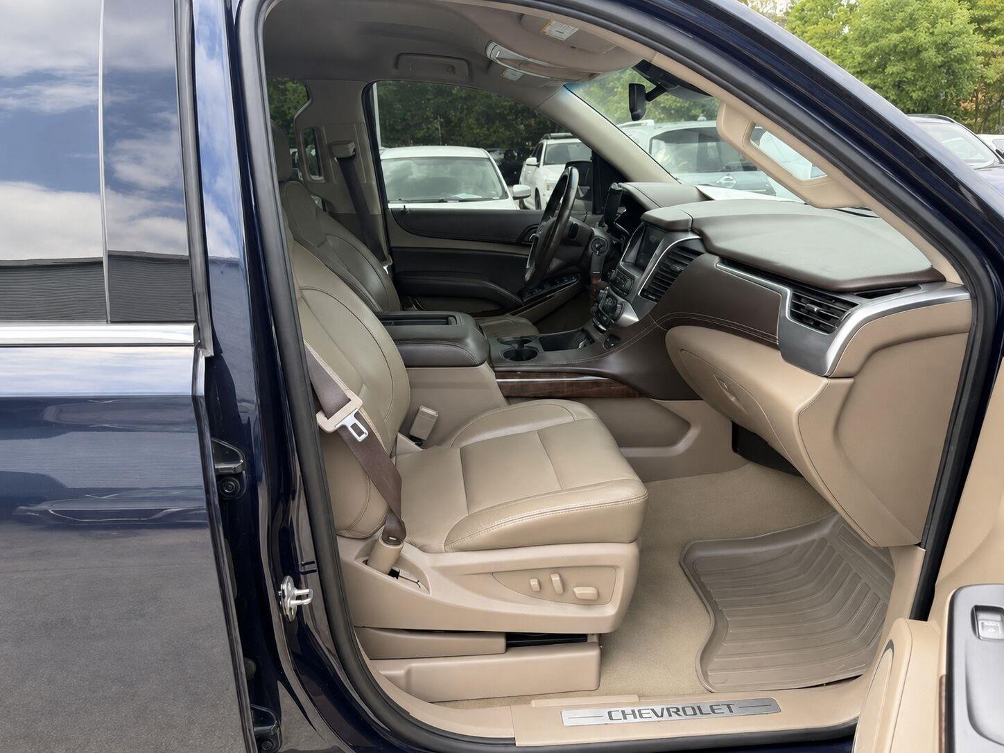 Used 2017  Chevrolet LT image 11